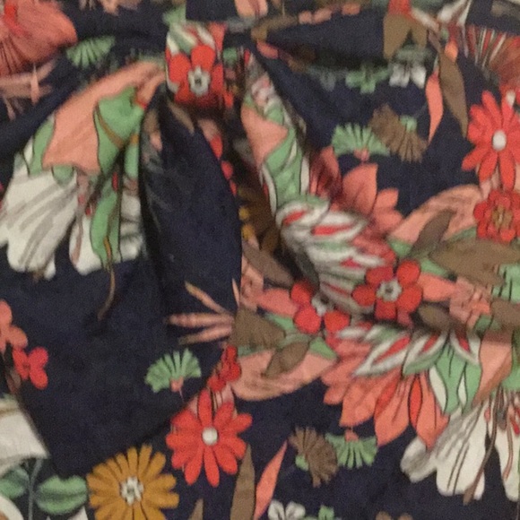 - Badgley Mischka Floral Strapless Bow Busting - Picture 2 of 13